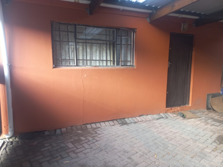 6 Bedroom Property for Sale in Woodlands Western Cape